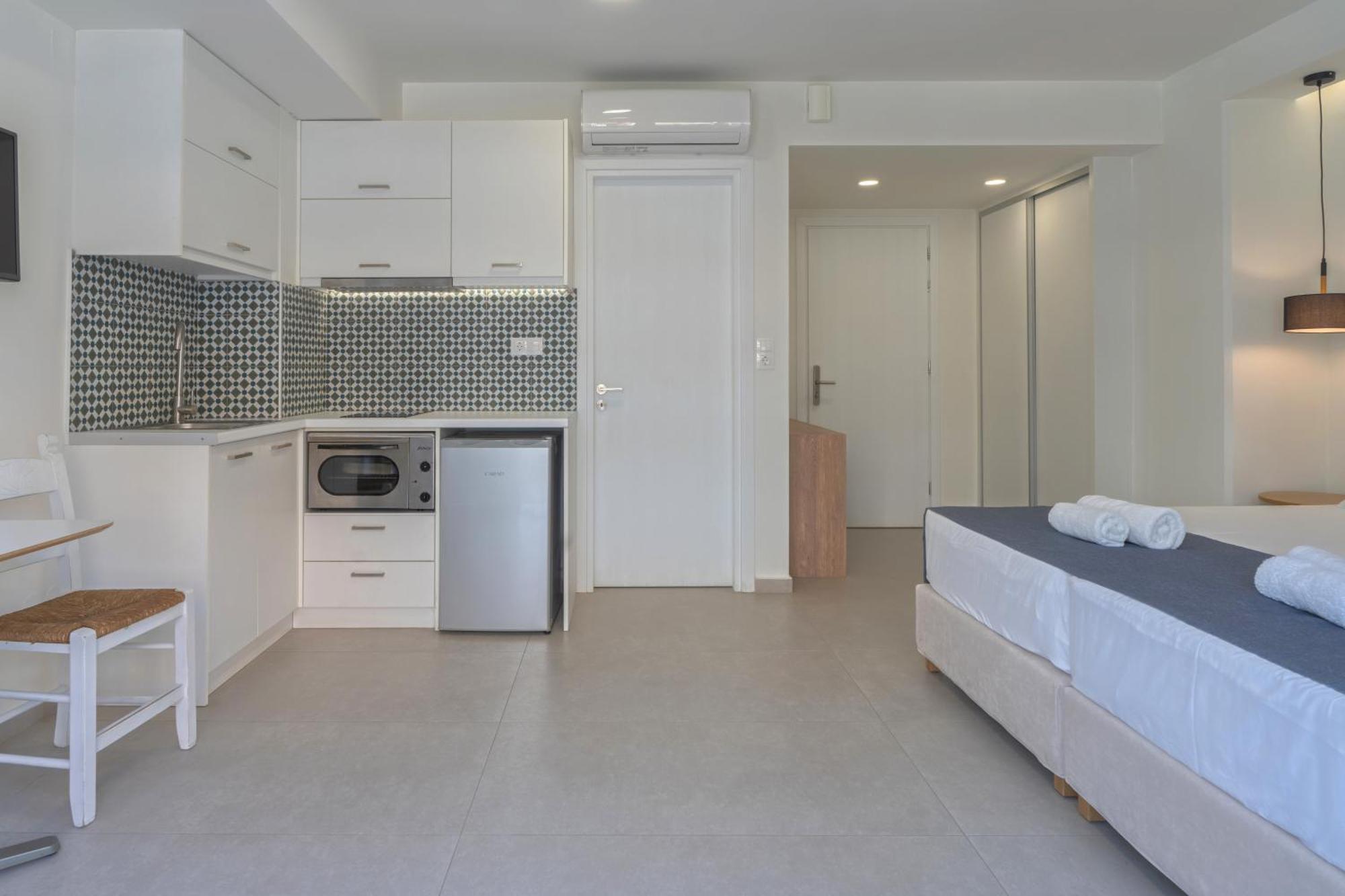 Meltemi Coast Suites Rethymno Esterno foto